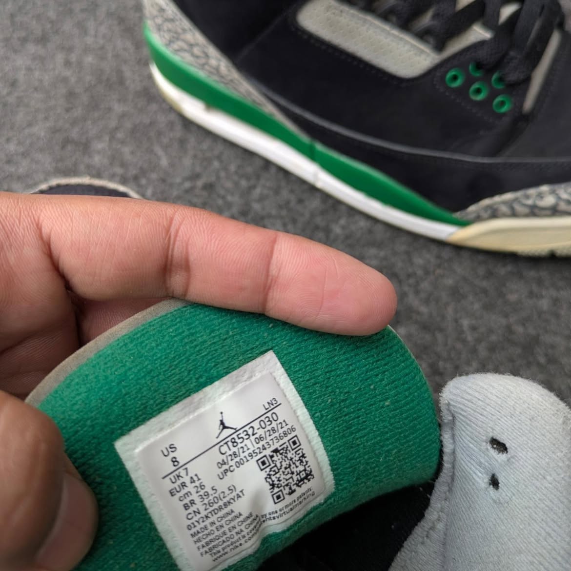 Air Jordan 3 Retro "Pine Green" — EUR 41 — A Grade