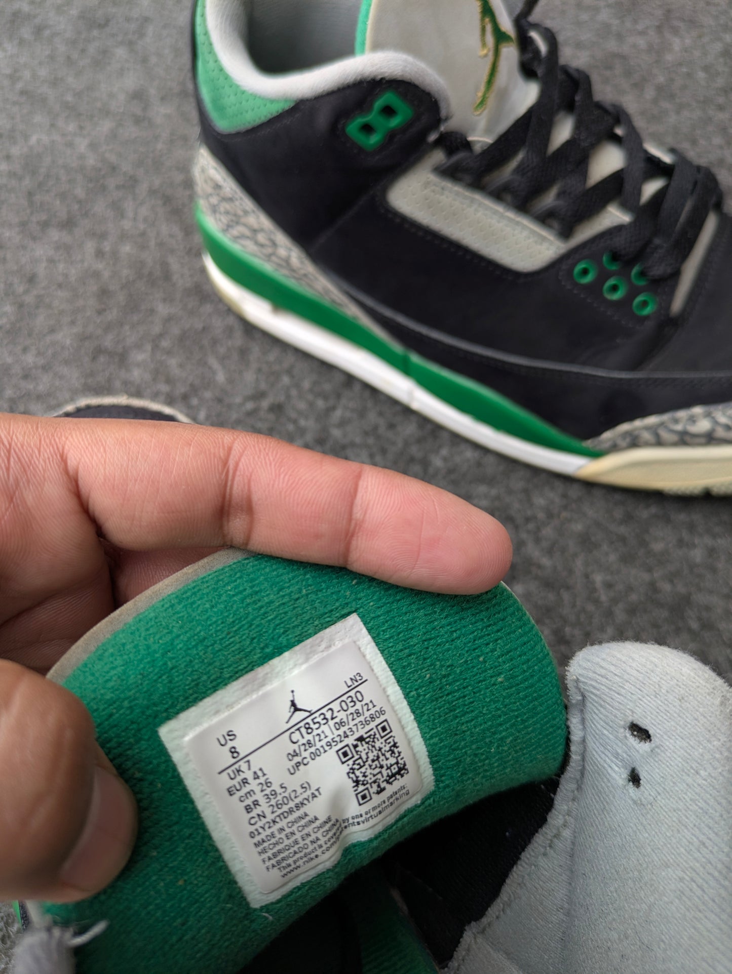 Air Jordan 3 Retro "Pine Green" — EUR 41 — A Grade